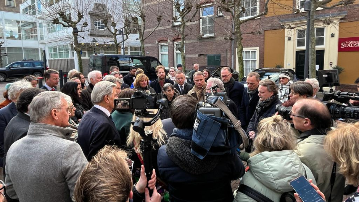 COA - VNG, IPO En COA Bieden Eerste Kamer Petitie Aan Over Noodzaak Van ...